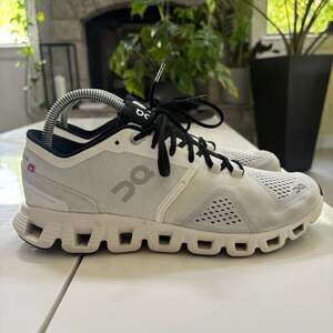On Cloudswift Women's Running Shoes White Black Size 8.5